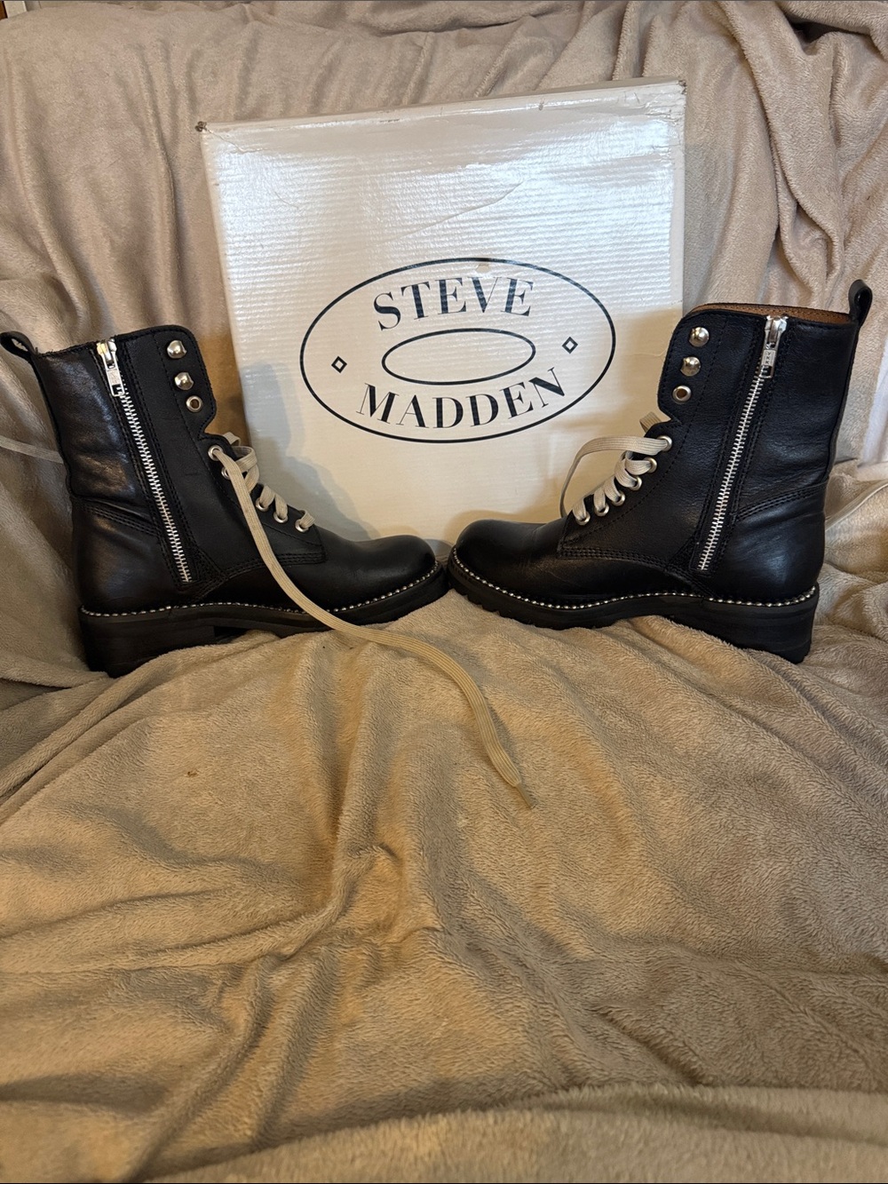 Steve Madden Jeane Black Leather Combat Boots with Cream Laces - Picture 4 of 10